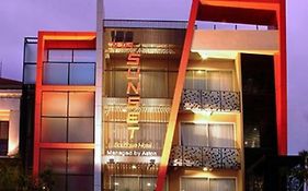 100 Sunset Kuta Hotel&Ballroom